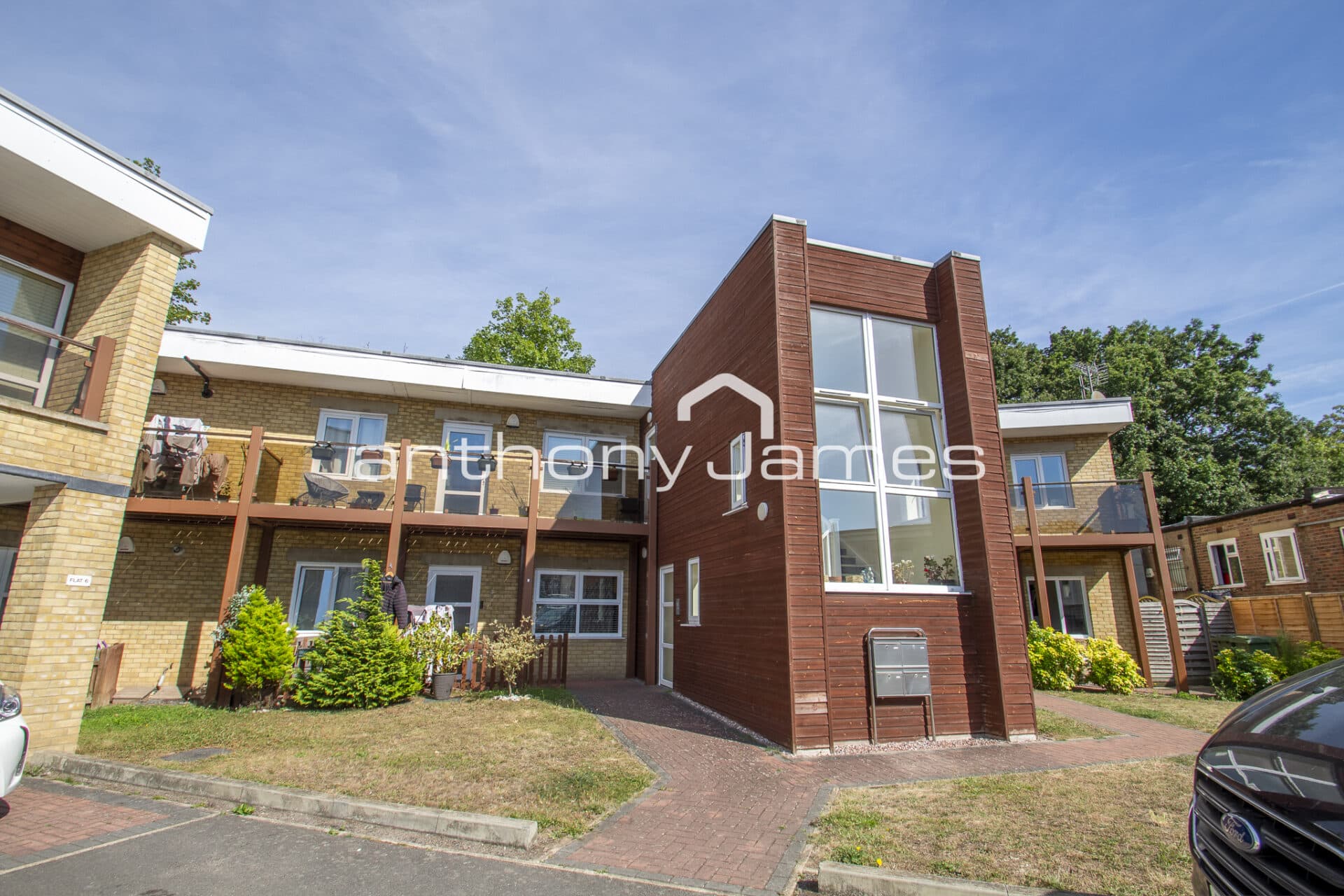 Central Avenue, Welling